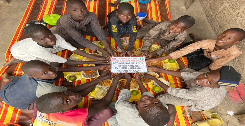 DEM Parti'nin kazanması için adak adamıştı! Afrika’da 600 çocuğa yemek verdi 